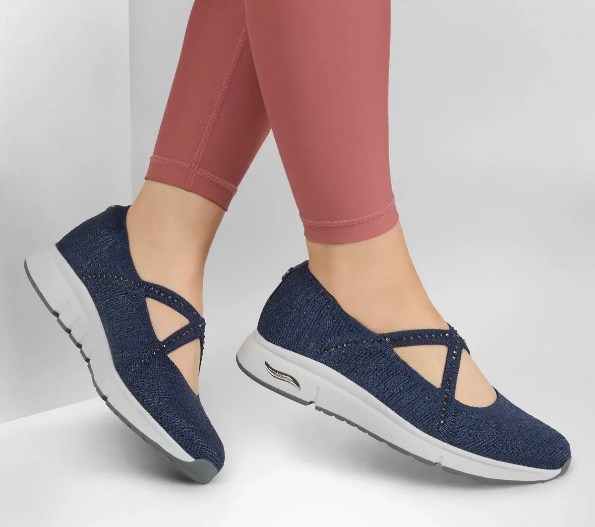 Martha Stewart: Arch Fit Living – Meadow Walks